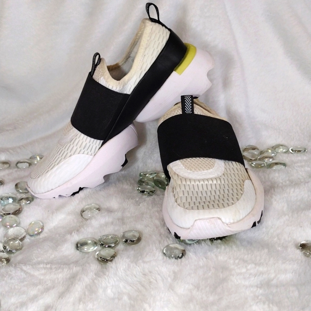 NWOT Sorel White & Black Mesh Pull-On Sneakers